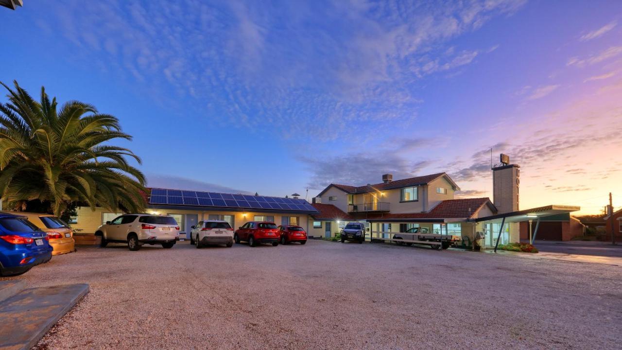 Cowra Motor Inn Exterior photo