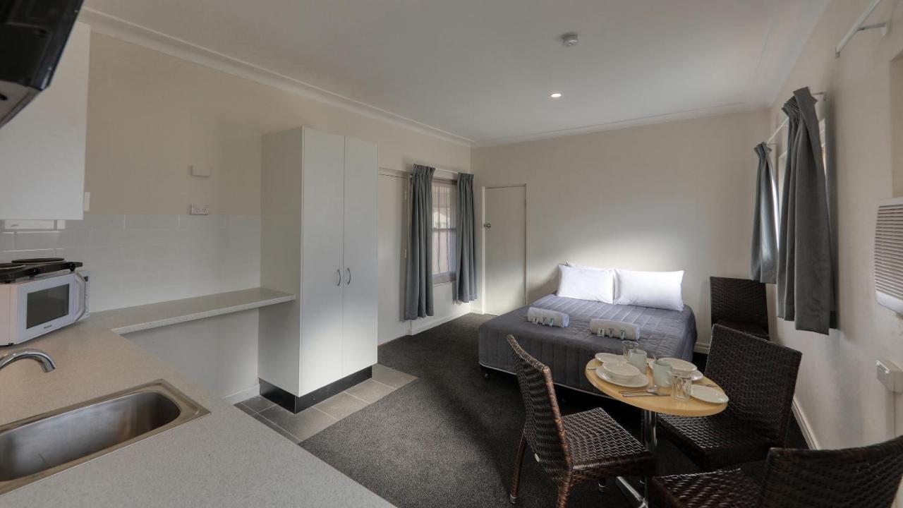 Cowra Motor Inn Exterior photo